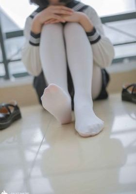 谁先爱上他