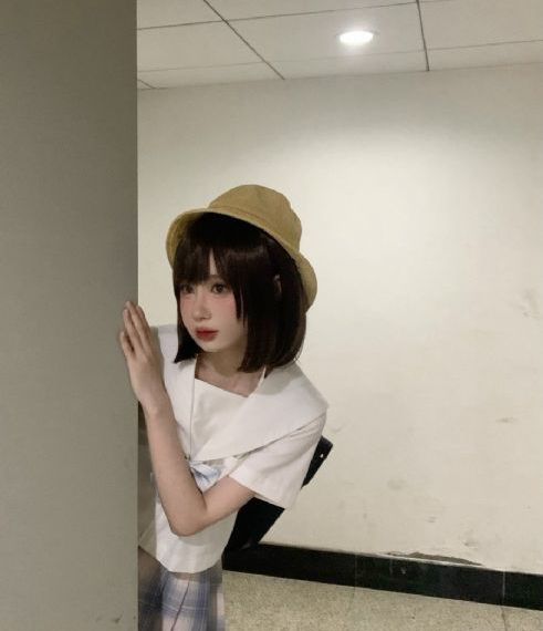 黄8昂
